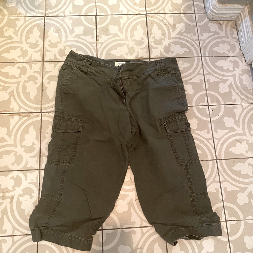 Loft size 12 Capri cargo olive pants